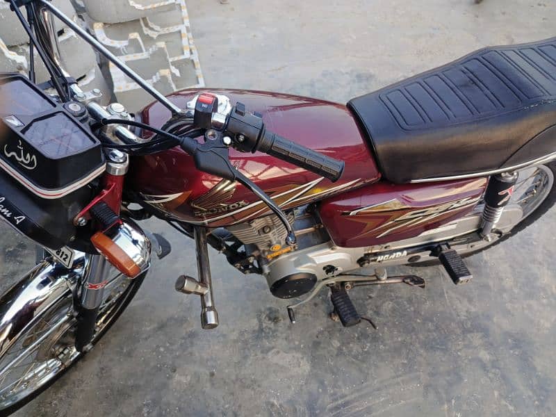 Honda 125 mint condition Islamabad number 1