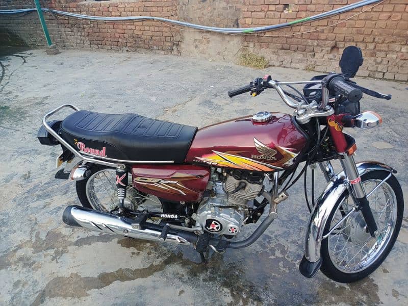 Honda 125 mint condition Islamabad number 6