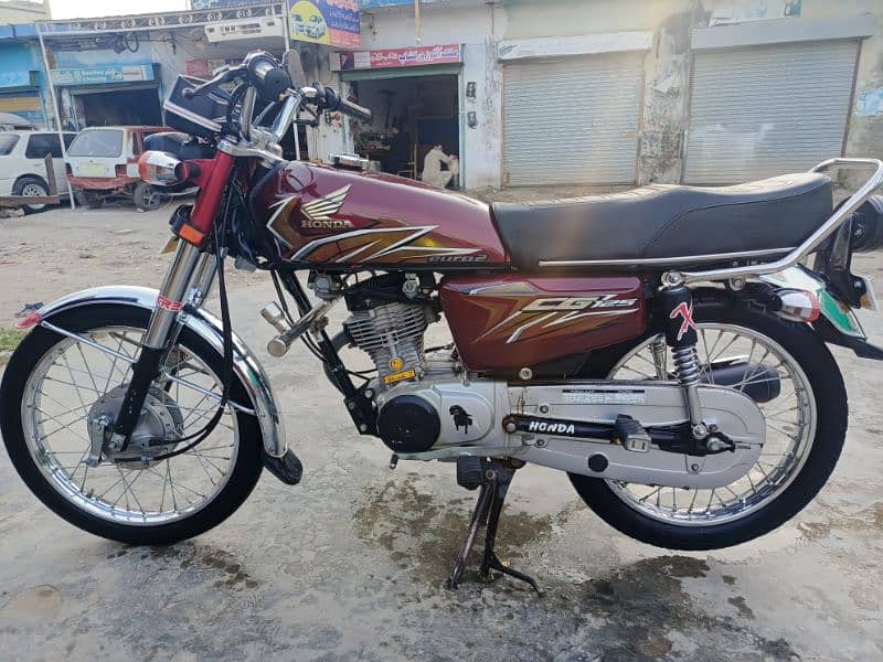 Honda 125 mint condition Islamabad number 7