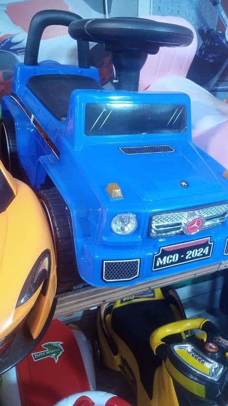 Musical Car with head lights for 1 to 3 years kids 4