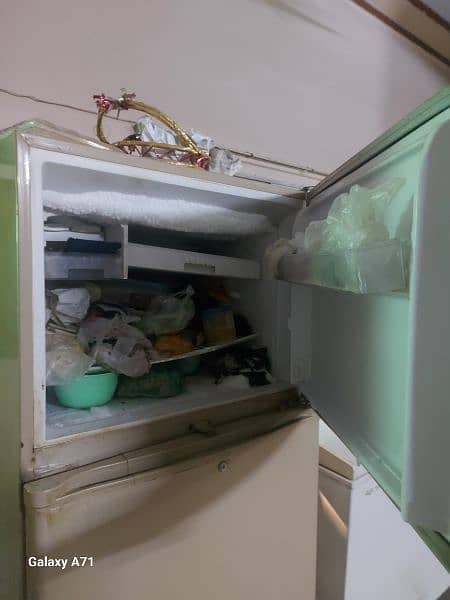 excellent condition fridge 2