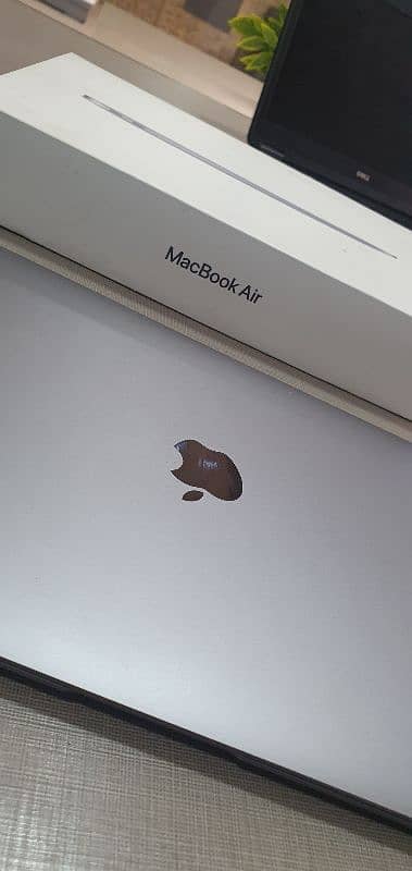 M1 macbook 8/256 with box for sell  in sialkot 9