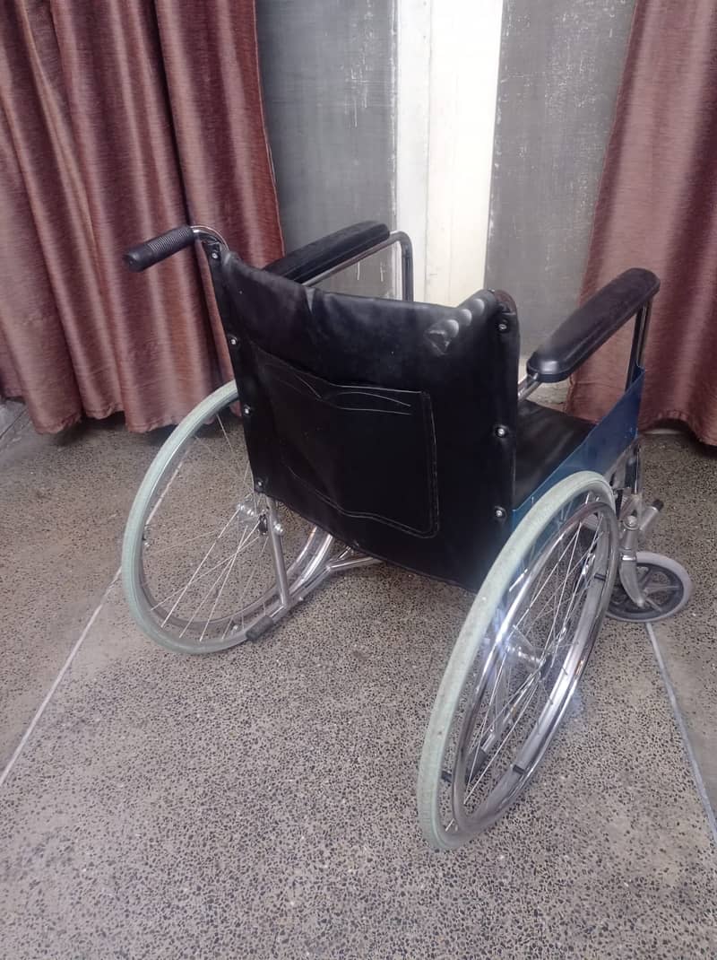 High Quality wheel chair in new condition 2