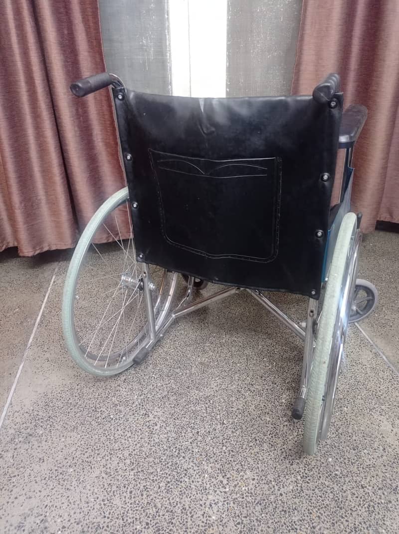 High Quality wheel chair in new condition 3