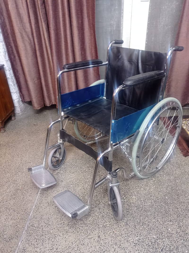 High Quality wheel chair in new condition 4