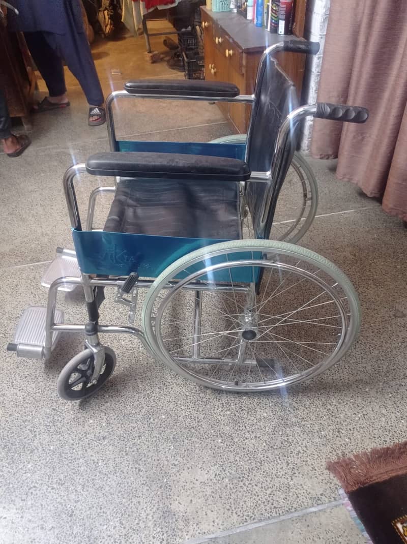 High Quality wheel chair in new condition 7