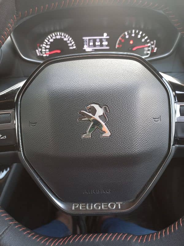 Peugeot 2008 Active 2023 just like new 7