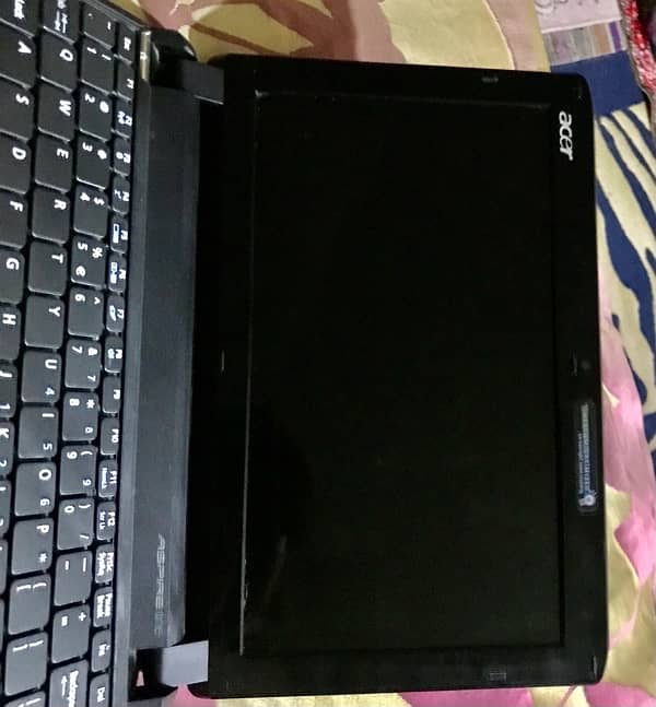 Acer Aspire One Laptop READ DESCRIPTION 1