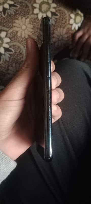 Iphone X 64 gb non PTA  4 months sim working condition good 2