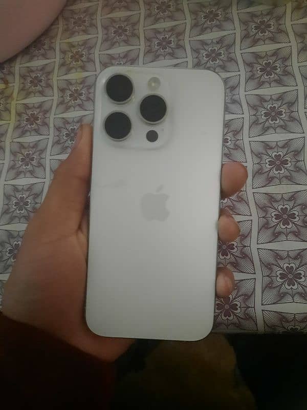 IPHONE 15 PRO  PURE WHITE 7