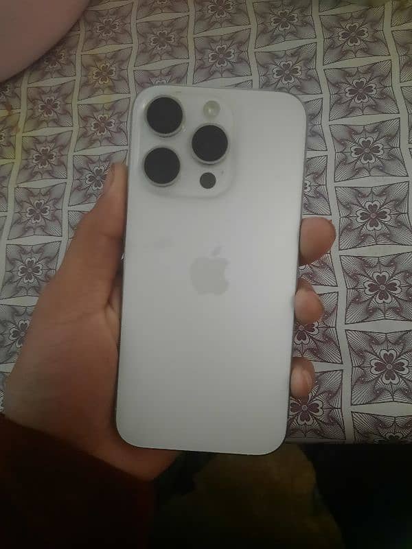 IPHONE 15 PRO  PURE WHITE 8