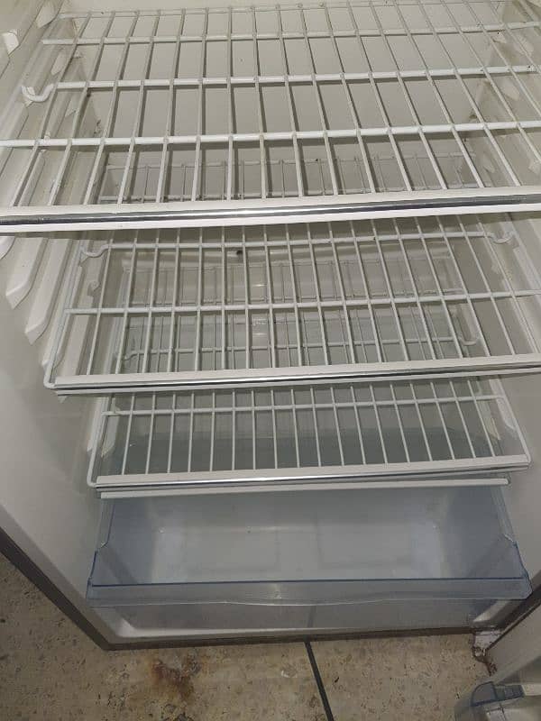 Fridge Haeir Model HRF380 1