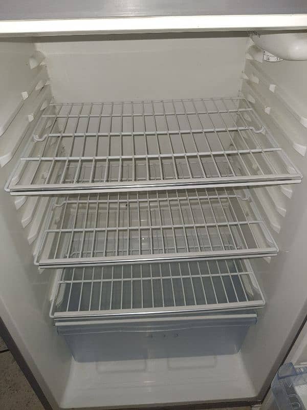 Fridge Haeir Model HRF380 2