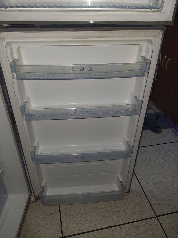 Fridge Haeir Model HRF380 3