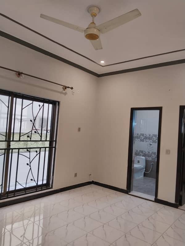 Extremely Beautiful Upper Portion For Rent ,Walking From Zoo. Also . Main Gate Separate 13