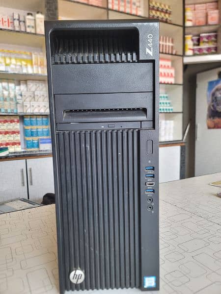 HP Z440 WorkStation e-5 1620 v3 0