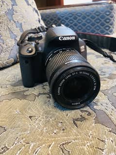 Canon 700D dslr with 18-55mm lens