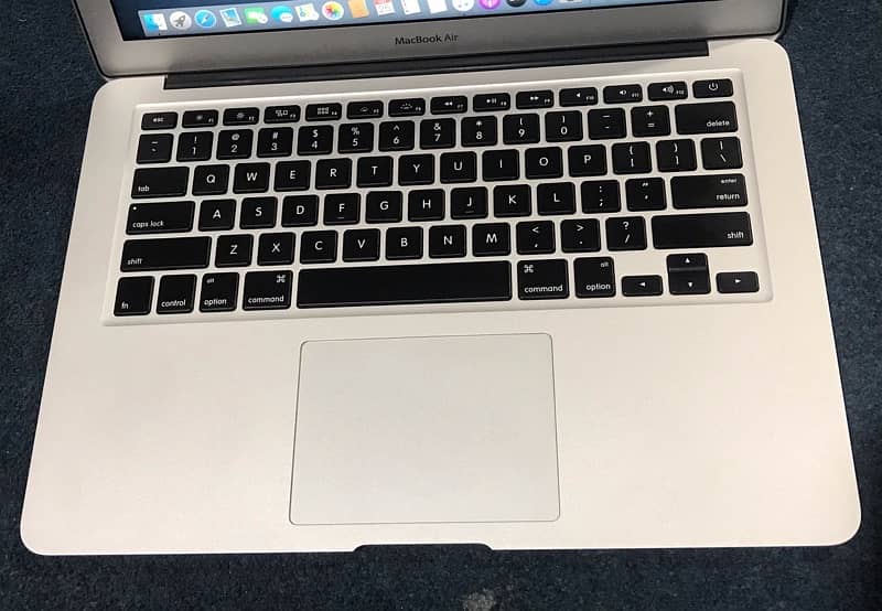 Apple MacBook Air 2017 ( 13 inch Display ) 2