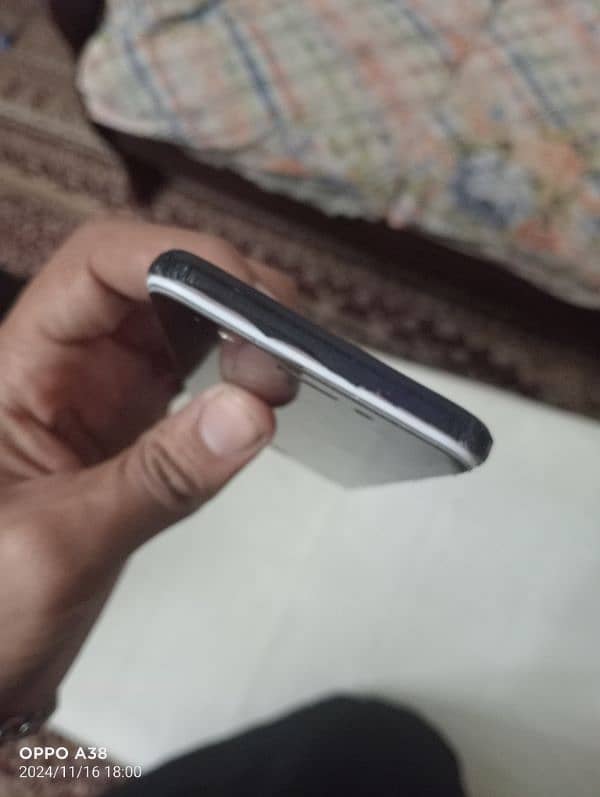 use good condition but damage your screen  phones number 03305355142 2