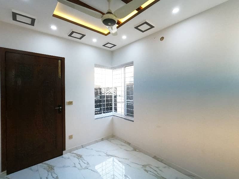 Centrally Located Prime Location House In Eden Boulevard Housing Scheme Is Available For Sale 11