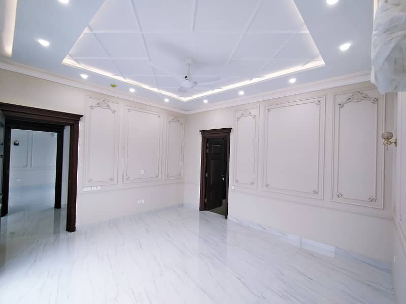 1 KANAL MOHSIN DESIGN ULTRA MODERN BUNGALOW FOR SALE NEAR TO PARK. 31