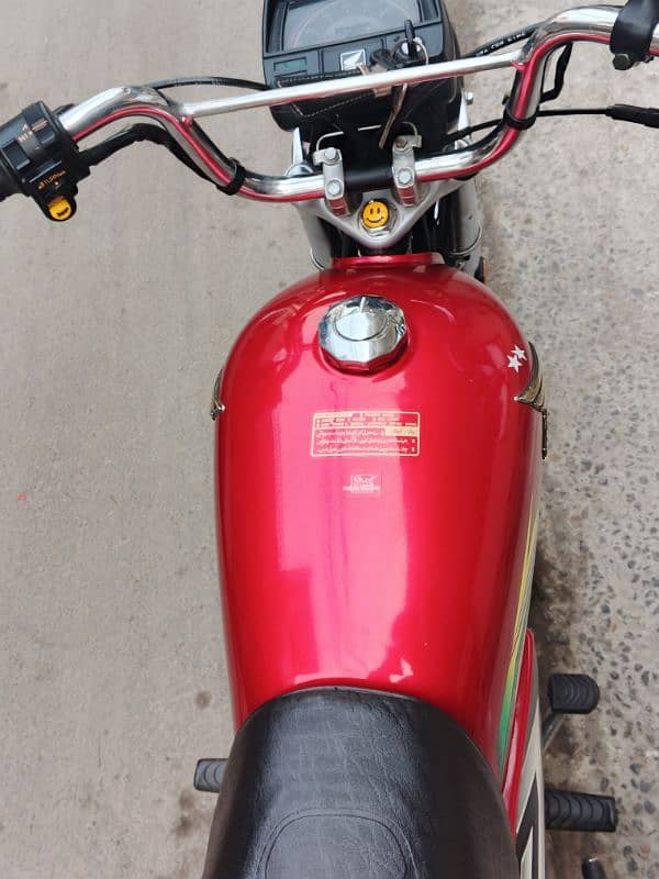 I am selling the Honda CD 70 lush condition 2