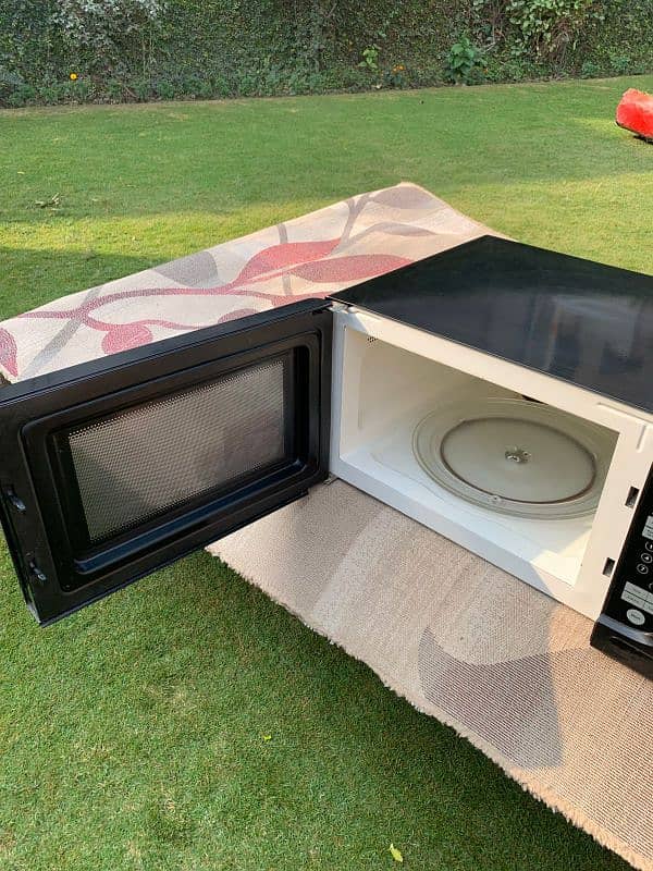 For Sale: 45L Microwave Oven 2