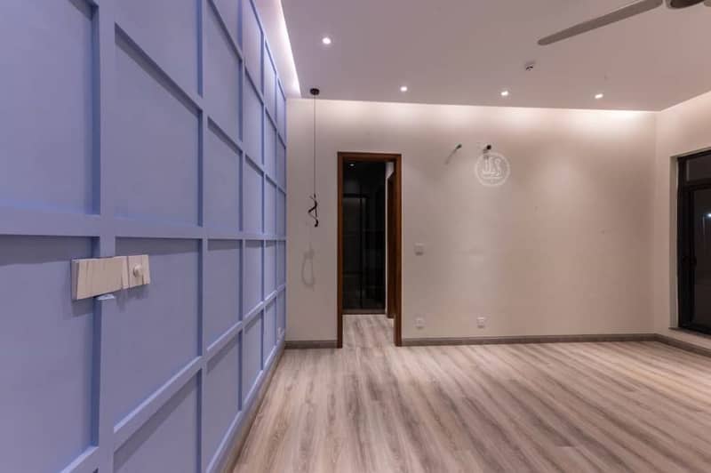 10 Marla Modern elegant Design Luxury House whit basement Available For Sale In DHA 9 Town 3