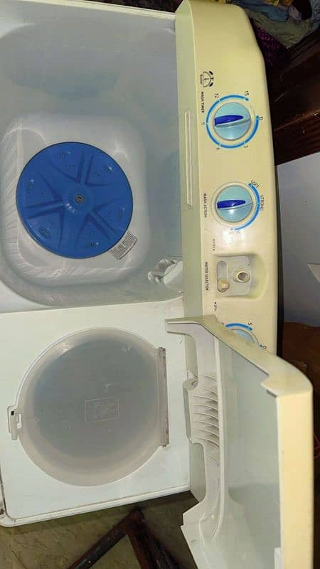 very good condition washing machine with dryer 1