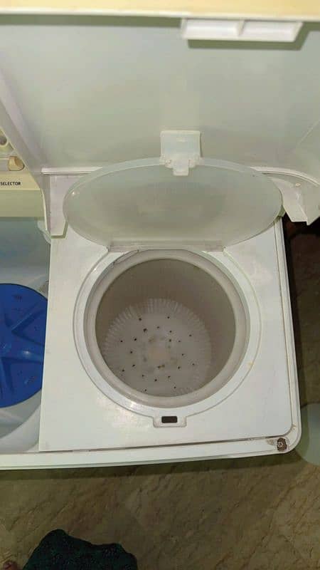 very good condition washing machine with dryer 2