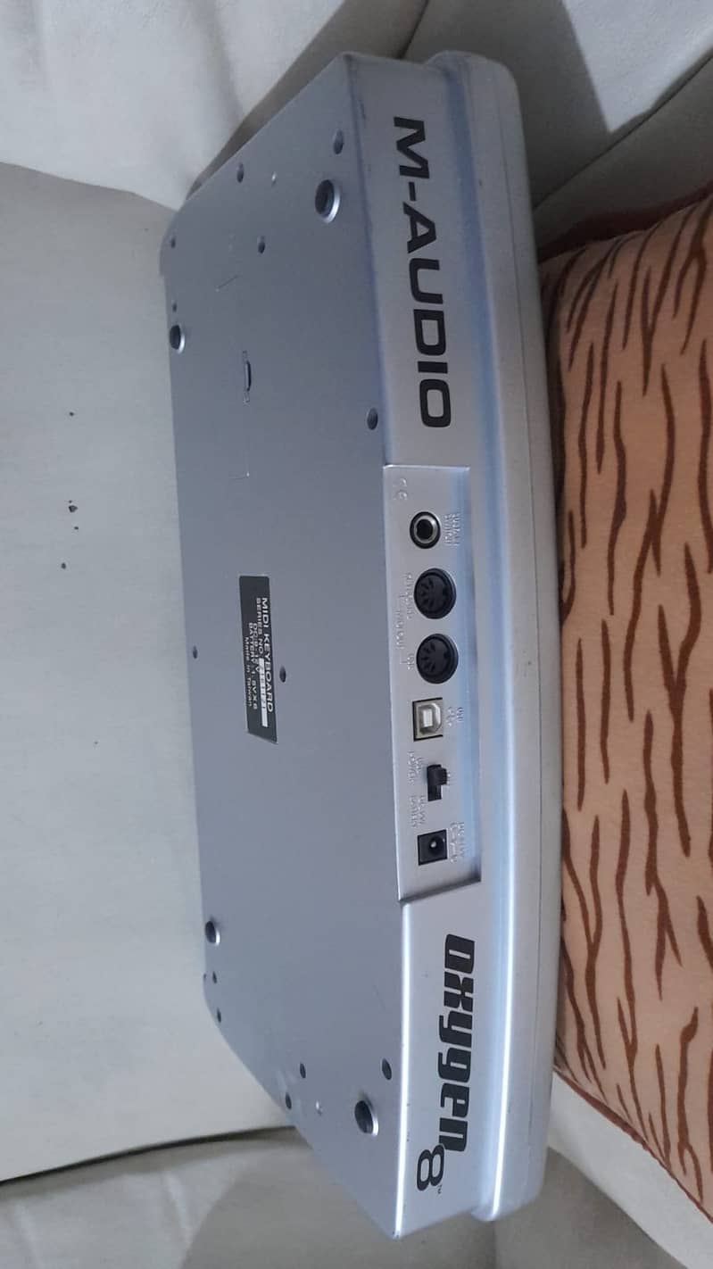 M-Audio OXYGEN 8 Midi keyboard 1