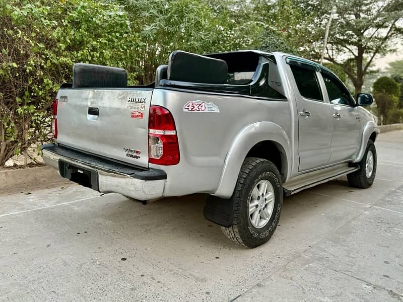 Toyota Hilux 2013 1