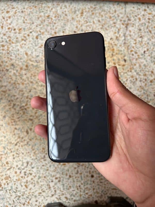 I phone Se2020 (2nd generation) 10/10 condition water pack 0