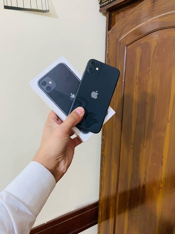 Iphone 11 128 gb Non pta with Box 2