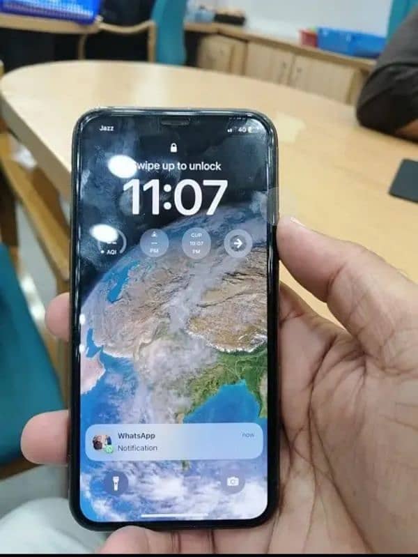 iphone 11pro 10/10 condition lush water pak 3