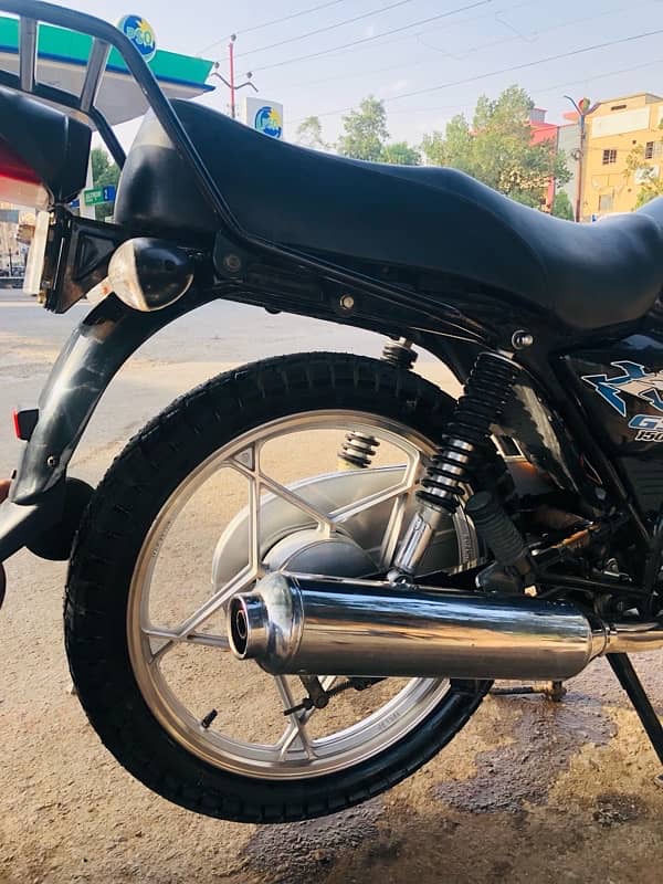 Suzuki GS 150 SE 1