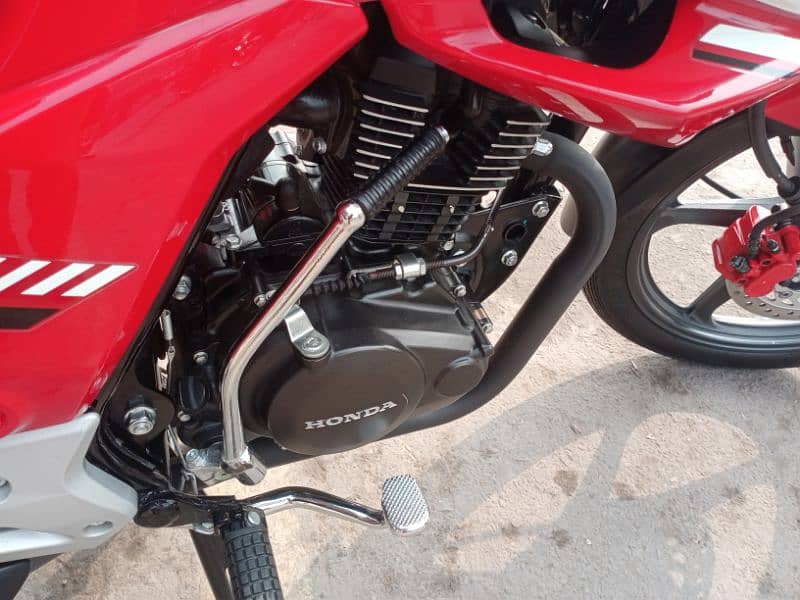 Honda CB150F Model 2024 3