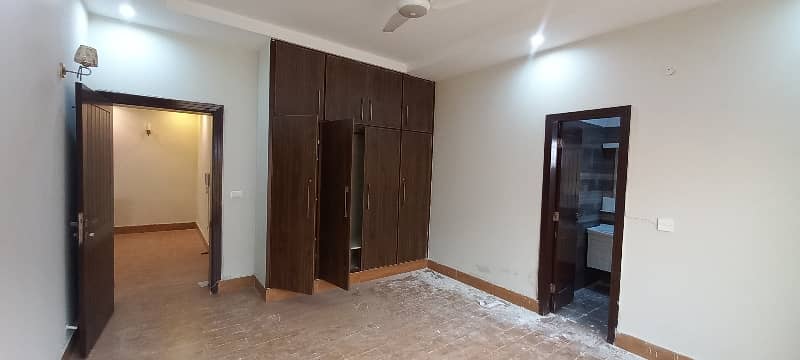 10 marla house available for rent in bahria enclave Islamabad 3