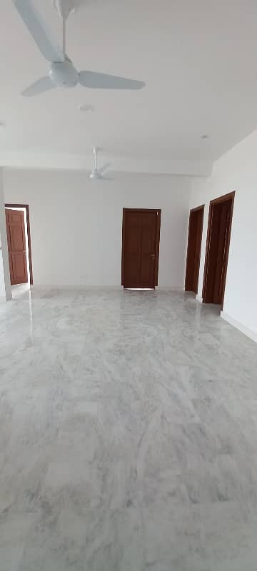 bahria enclave Islamabad  17 Marla solar house with basement available for rent 4