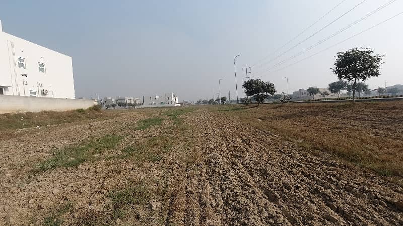 One Kanal Plot For Sale On 150 Feet Road Near Park & McDonalds Y Block 4