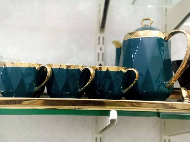 A tea set. 0