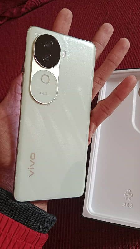 Vivo V40e 8+8Ram 256Gb Rom 8