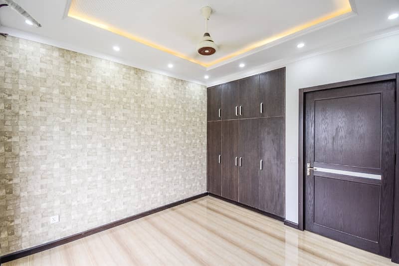 5 Marla beautiful location lower portion available for rent in formanites Housing scheme block- A LAHORE 4