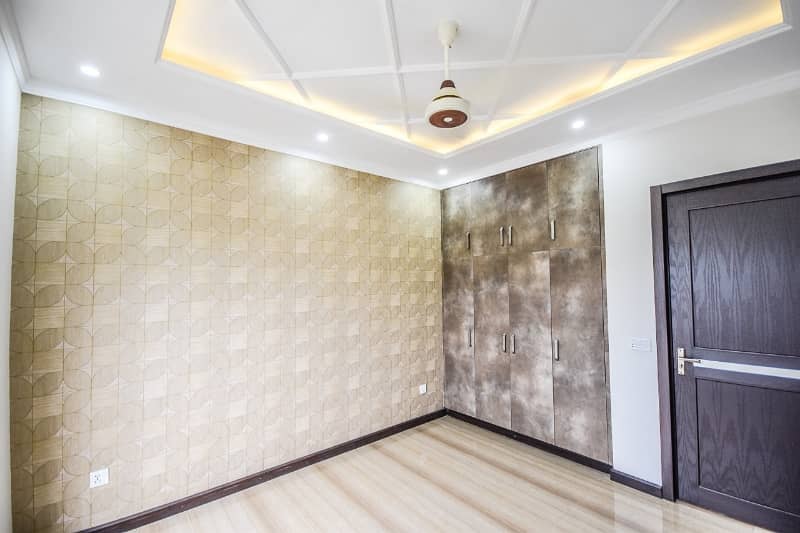 5 Marla beautiful location lower portion available for rent in formanites Housing scheme block- A LAHORE 11