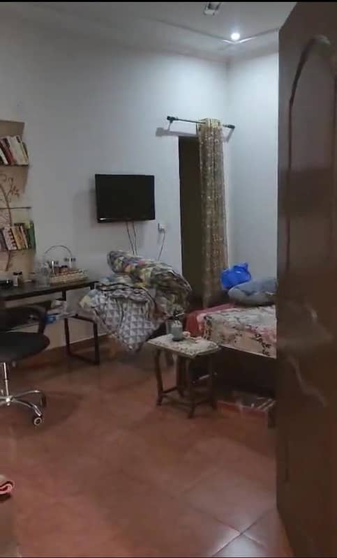 1 Kanal Upper Portion 3 Bed with attached bath for Rent on Hot Location is available for Rent DHA Phase 5 ,Lahore 5