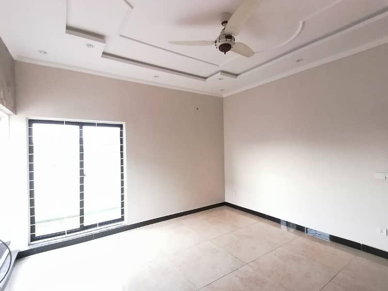 Prime Location 10 Marla Upper Portion In Central Park Housing Scheme For rent At Good Location 1