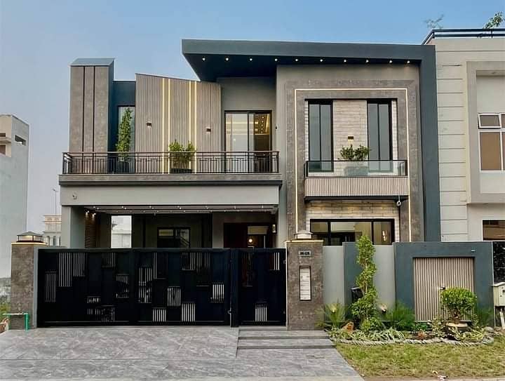 10 MARLA MODERN ELEVATION DESIGN HOUSE AVAILABLE FOR RENT IN DHA PHASE 4 BLOCK GG LAHORE. GAS AVAILABLE. 0