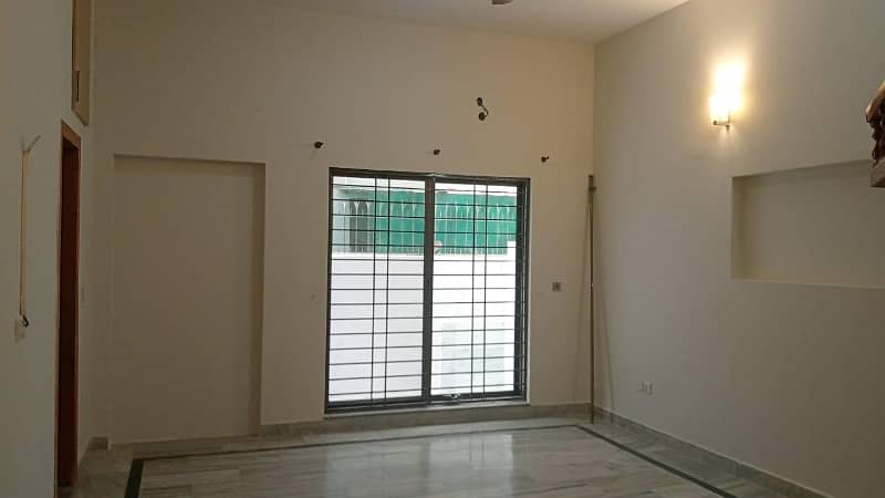 10 MARLA MODERN ELEVATION DESIGN HOUSE AVAILABLE FOR RENT IN DHA PHASE 4 BLOCK GG LAHORE. GAS AVAILABLE. 19