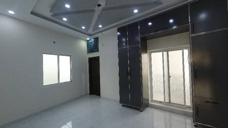 Premium 700 Square Feet Flat Is Available For sale In Jail Road 0