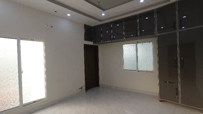 Premium 700 Square Feet Flat Is Available For sale In Jail Road 9